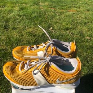 Nike Trainers 366193-711 Women’s Yellow Mesh with White Accents Sneakers Sz 7.5